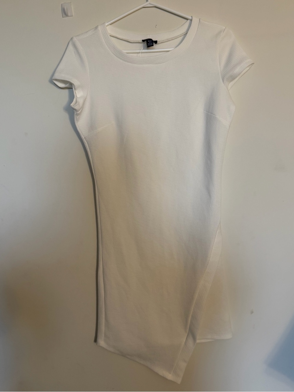 UK2LA Women’s White Textured Bodycon Dress Size M Asymmetrical Hem Short Sleeve